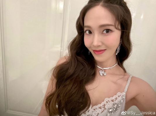 哪壺不開提哪壺!吳建豪攀談「聊少女時代前隊友」 Jessica秒尷尬脫口2字