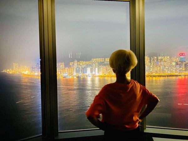 出道50年靠投資翻漲身價!女星擁「70坪空中豪宅」 在家爽看維港海景