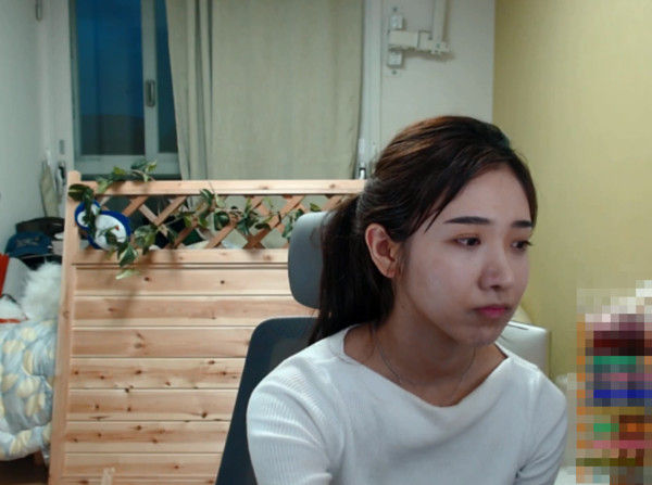 企鵝妹素顏真面目遭挖出!直播上妝過程認「我就是騙子」 震撼畫面瘋傳
