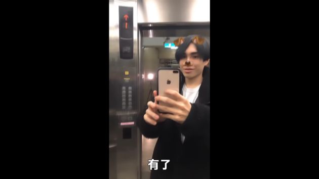 人臉偵測!電梯內濾鏡「憑空出現」 網全看傻:祂探頭搶鏡