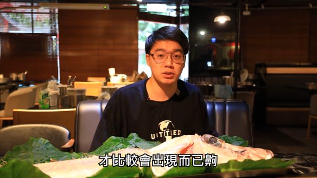 清蒸海王類!Toyz大啖「深海地震魚」口感超噁:吃起來像鼻涕