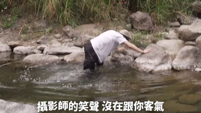 台灣森林野外求生!唯一食物慘遭「野狗偷吃」 網紅崩潰了