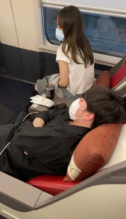 直播斗內86萬元!LPL選手爆熱戀「富婆粉絲」 戀愛過程遭起底