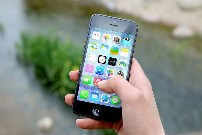 睡覺別充電!iPhone「3大NG行為」曝光 恐造成電池劣化