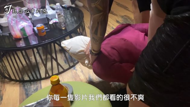 亂說話被記恨!網紅拍片遭「黑衣人綁架」失蹤 網友全嚇傻