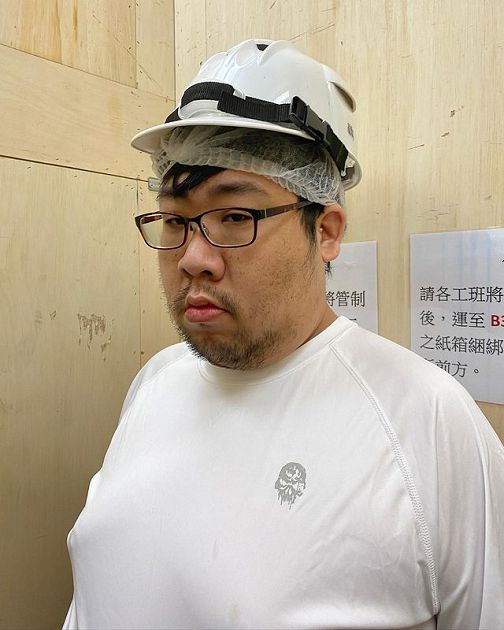 直播翻車!實況兇妹「無預警慘摔」 網笑翻:跟國動一模一樣