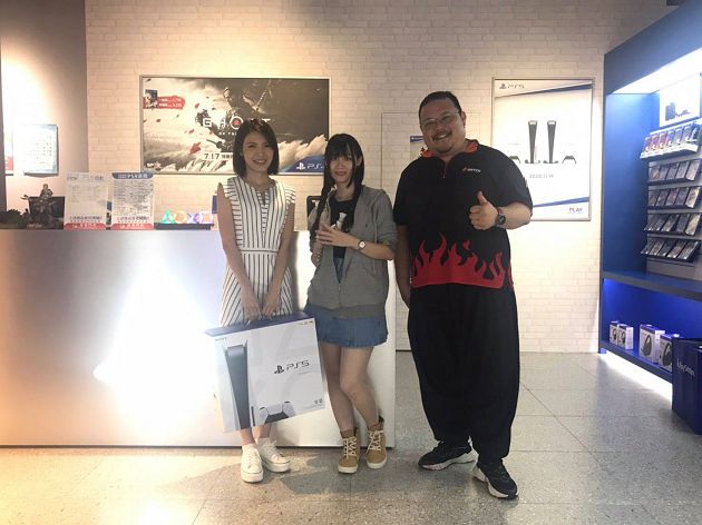 PS5瘋搶潮!為給老公驚喜「排隊3小時」 網讚:模範人妻