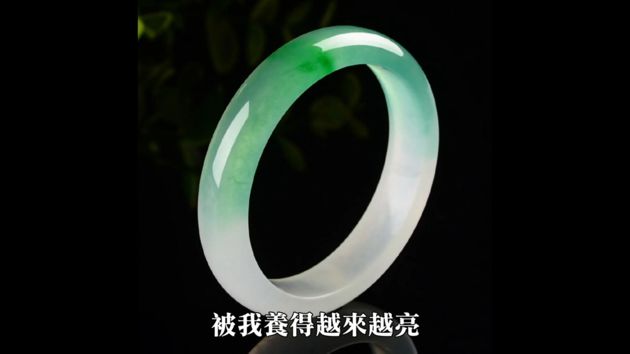戴錯玉惹禍端!她掛「陪葬品」在身上 突遇車禍慘遭撞斷手