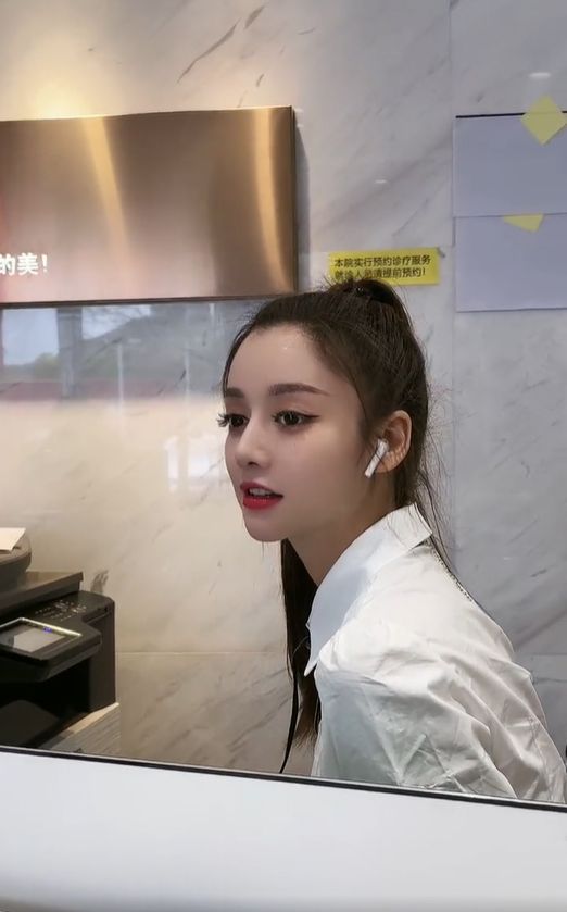 把自己整成迪麗熱巴！網紅曝光「整形前舊照」網全看傻