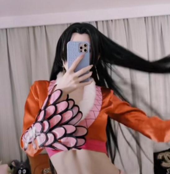 真人版女帝！實況兇妹cosplay《航海王》蛇姬　網全暴動！