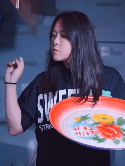 多年性別成謎！浪胃仙換風格「開始化濃妝」　網友全看傻