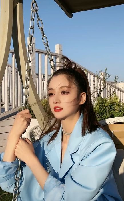 把自己整成迪麗熱巴！網紅曝光「整形前舊照」網全看傻