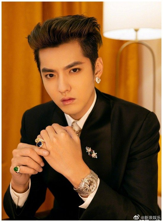 吳亦凡爆「染性病就醫」10秒片瘋傳！頭套腳鐐狼狽模樣曝光　