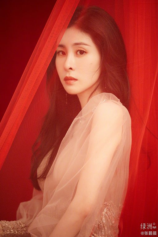 懷孕6月照樣上台！張碧晨「孕肚照曝光」　網嚇歪：我一定是瞎了