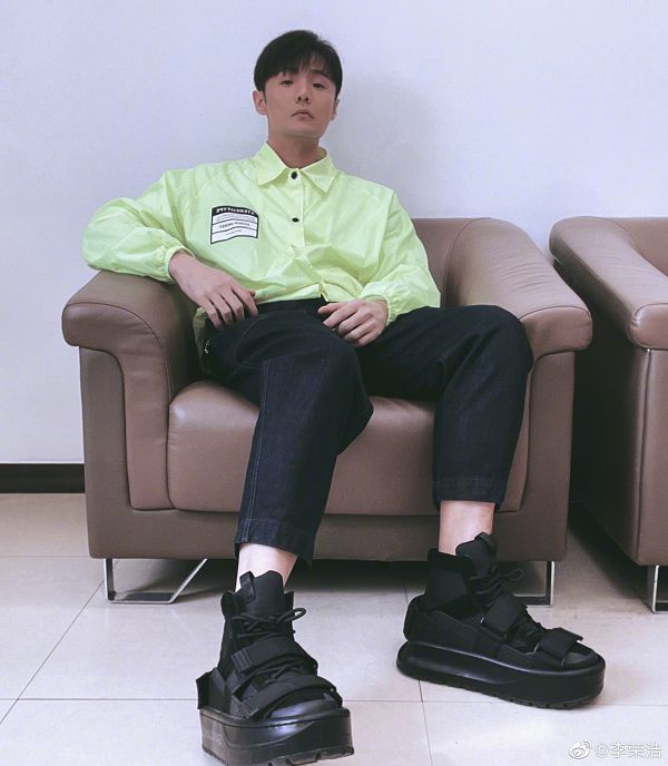 網友氣炸「聽李榮浩就想吐」！本尊現身「神回覆」網全笑歪