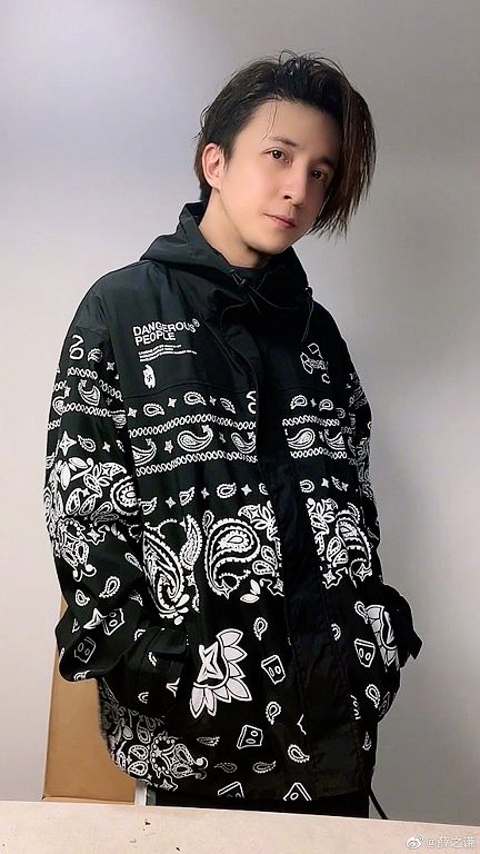 薛之謙模樣驚變!雙眼無神「近照曝光」 網驚:好像蛇精臉