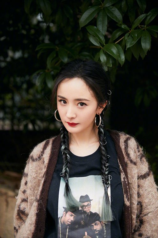 女神身材走樣?楊冪「時尚照曝光」網狂吐槽:超顯胖