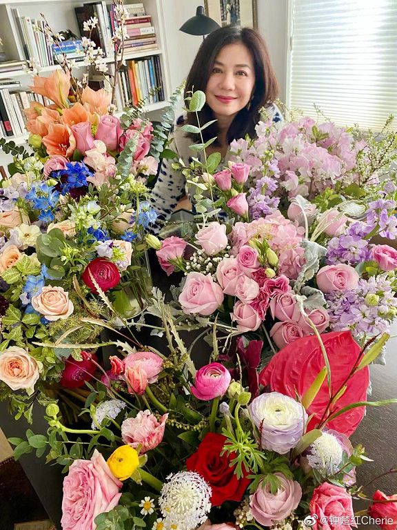 完全沒有歲月的痕跡!鍾楚紅61歲「真實狀態曝光」嚇歪全網