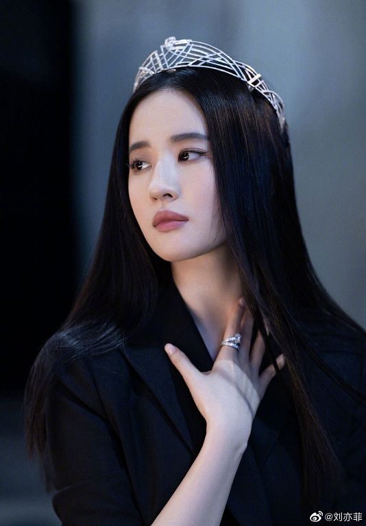 仙女崩壞？劉亦菲近照「再爆發福」　網傻眼：看起來好壯