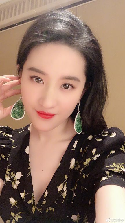 健康亮紅燈？劉亦菲深夜曝「頸椎扎針照」疑舊傷復發