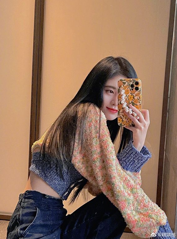 居家清涼照曝光!中國第一美女「肩帶滑落」 網傻眼:清純形象崩壞