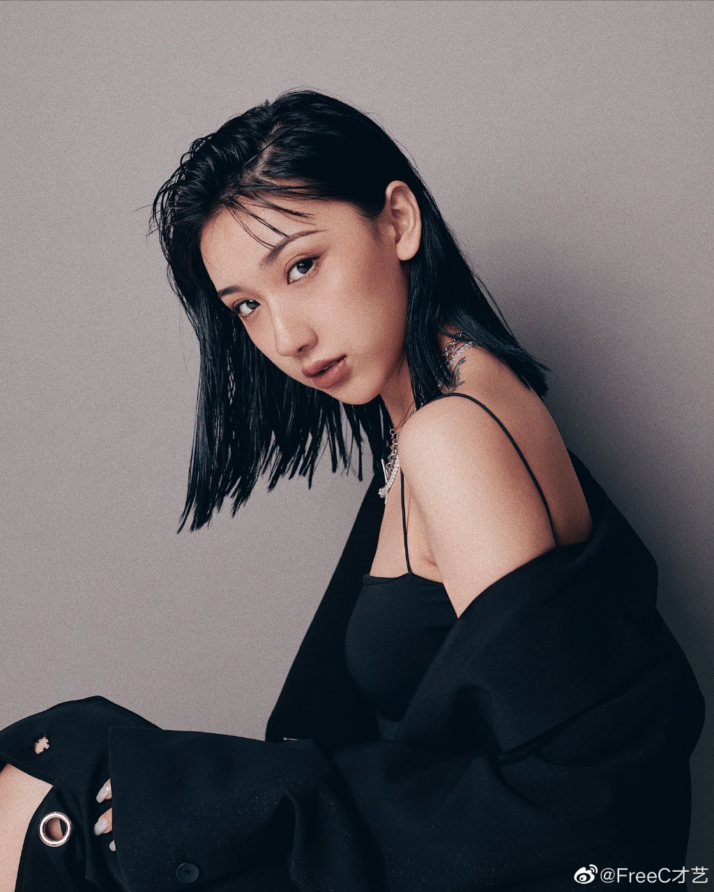 曾被掀不雅黑歷史!《新說唱2》女rapper突崩潰「控訴男友」:你不是人