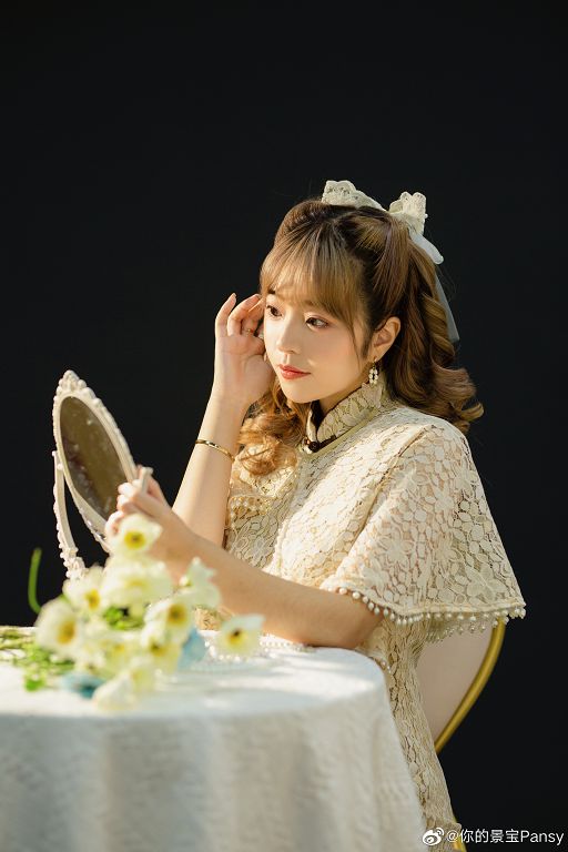 象腿現形！正妹網紅「真實身材曝光」　網看傻：連肉都在抖