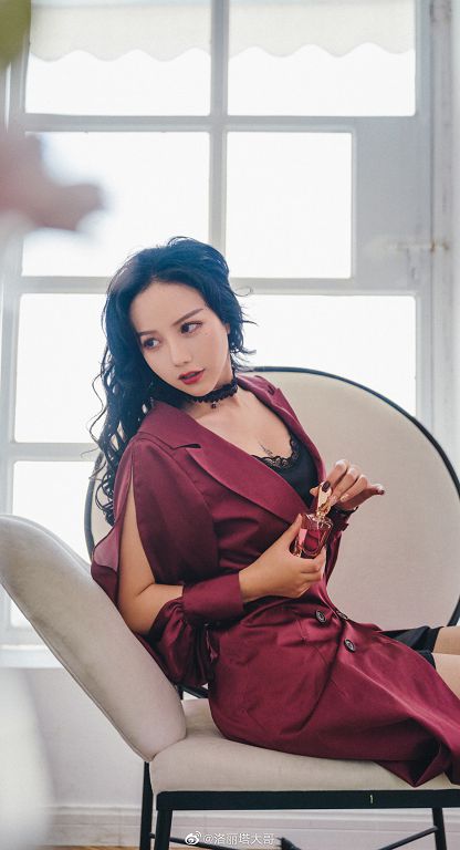 曾被爆群P不雅片流出!實況兇妹「再曬美照」 網噴血:快掉出來了