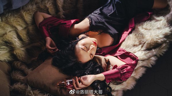 曾被爆群P不雅片流出!實況兇妹「再曬美照」 網噴血:快掉出來了