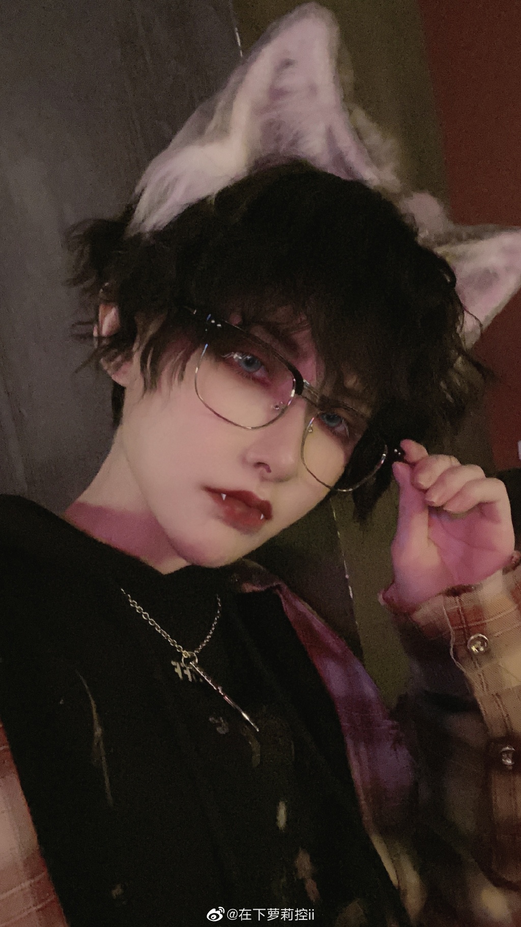 好身材號稱「第一COSER」!百萬網紅「帥扮吸血鬼」電暈全網!