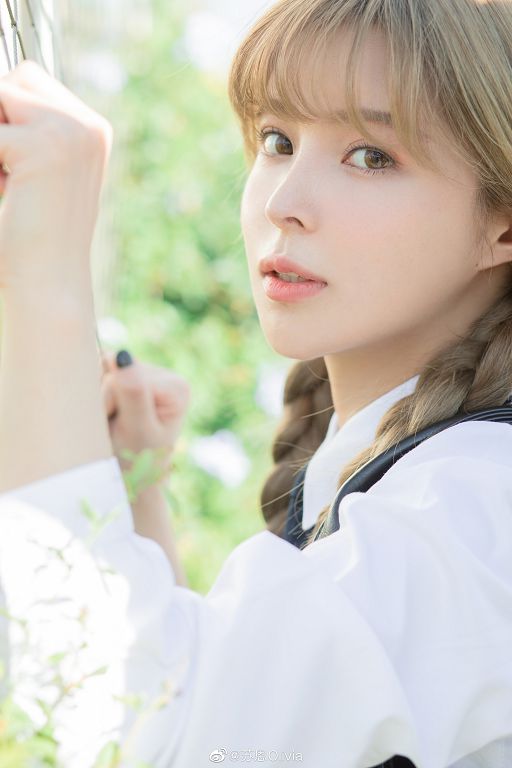 曾走光被ban三個月!正妹網紅「素顏曝光」網看傻:認不出