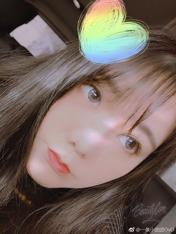 螢幕都裝不下？小清新實況主「真實身材」曝光　網傻眼：坦克