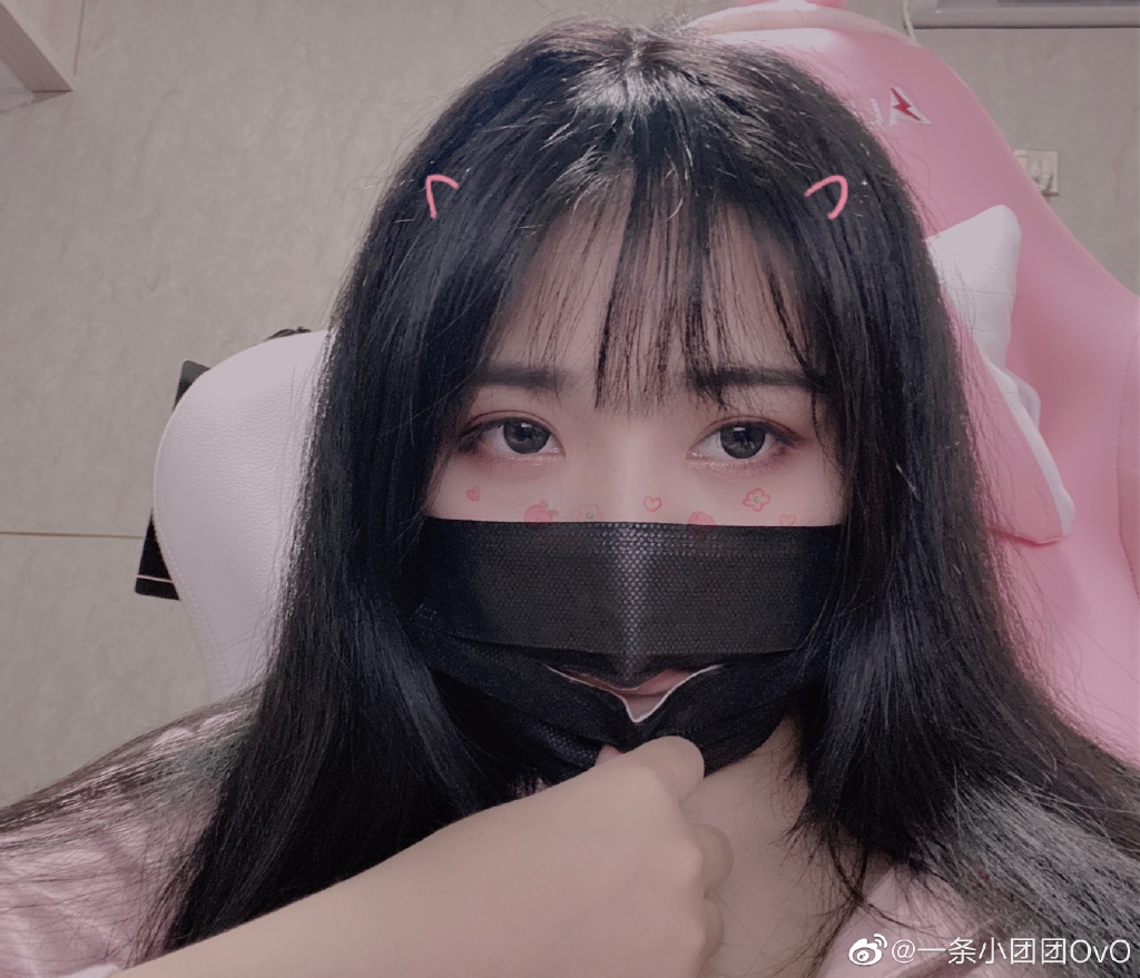 實況正妹直播到一半「陌生男子突闖入」！網瘋猜身分：脫單了？