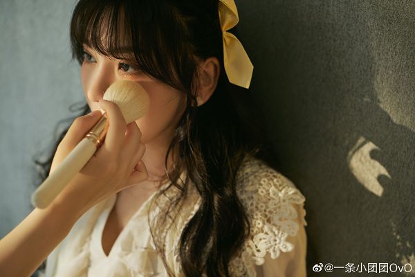 「終於露臉」自拍!小團團首曬正面寫真 清純美貌掀網暴動!