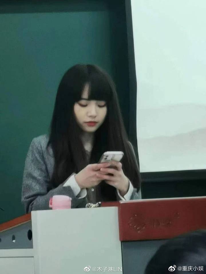正妹老師「99%撞臉Lisa」!學生擠爆教室 學妹曝:從小就美