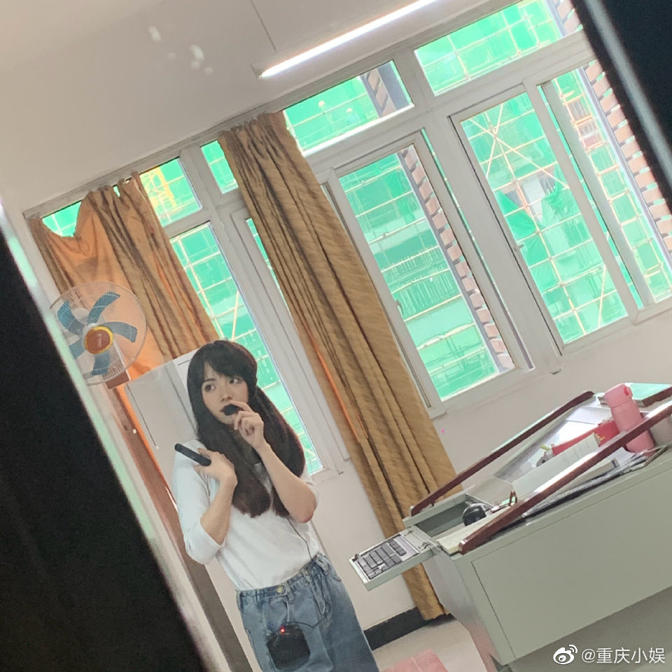 正妹老師「99%撞臉Lisa」!學生擠爆教室 學妹曝:從小就美
