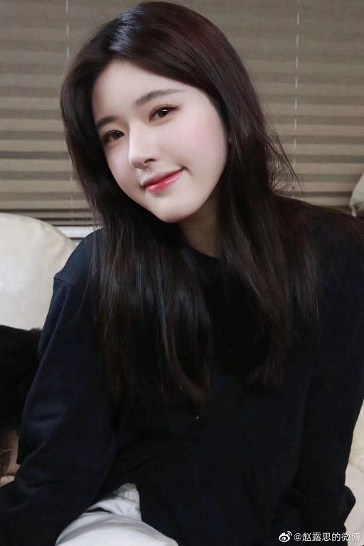 趙露思無Ｐ圖流出！卡粉、痘痘全現形　網傻眼：全靠修圖？