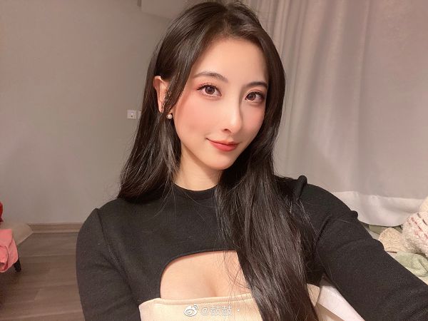 遭曝身材走樣!一星期後LPL正妹曬「自拍美照」網全嚇歪