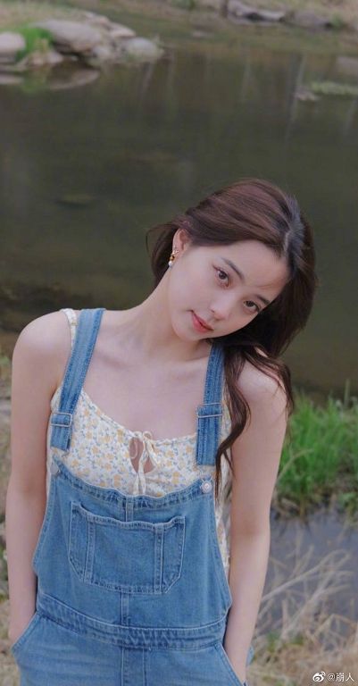 沒穿內內?歐陽娜娜「中洞大開」美照挨轟:故意拉下來拍照