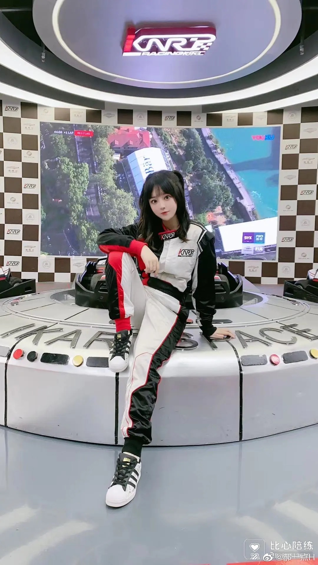 曾認了「臉是歪的」！正妹網紅「素顏曝光」　網驚：皮膚好差