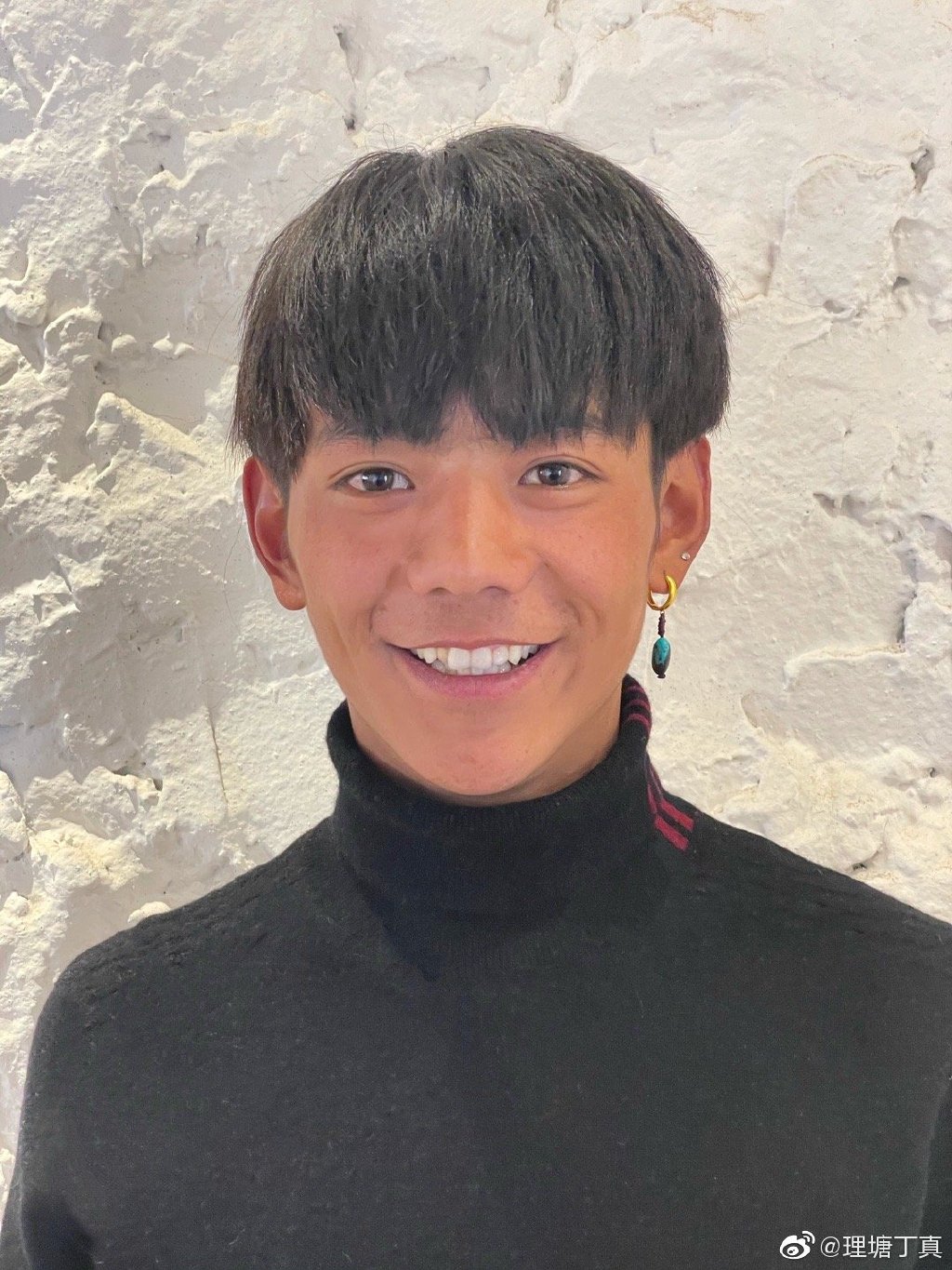 長太帥爆紅全網!四川放牧少年「撞臉吳彥祖」 影片狂吸千萬點閱!