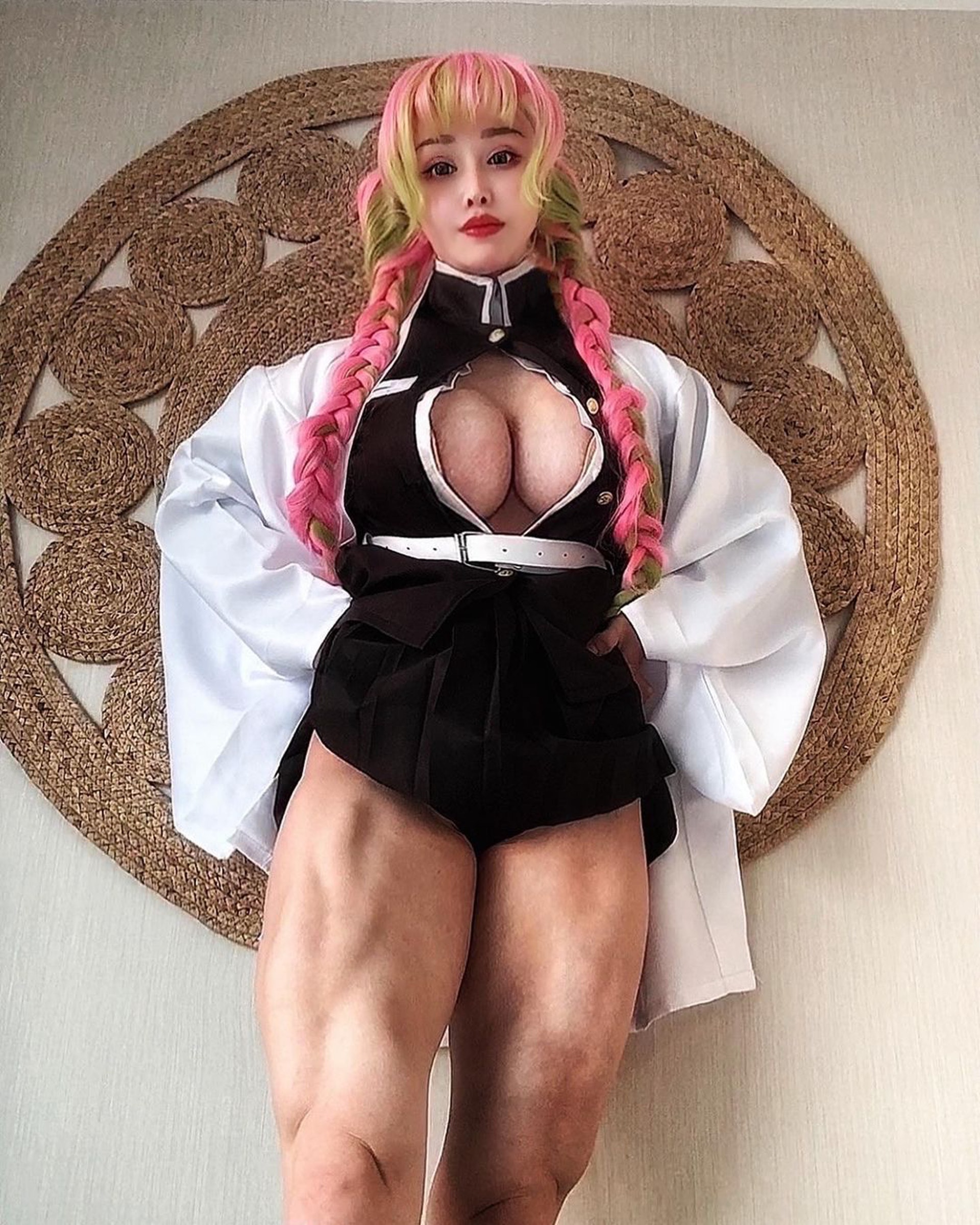 練成金剛芭比！正妹中醫cos《鬼滅》戀柱　網看傻：根本可以徒手殺鬼