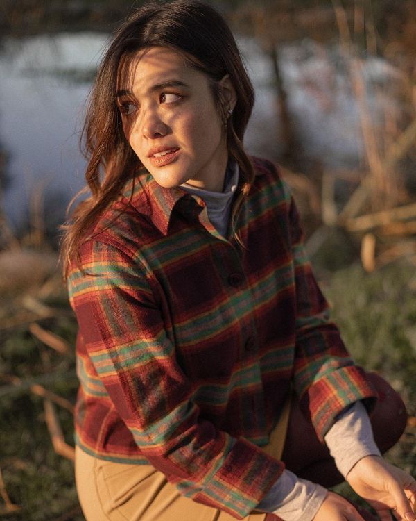 浴袍入鏡！鍾麗緹大女兒「大秀北半球」　好身材完全不輸媽