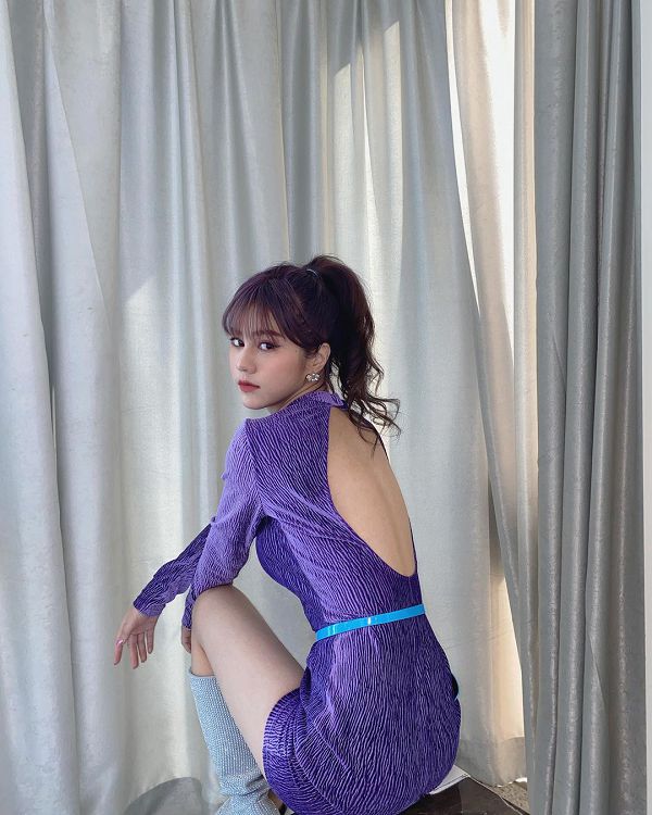衣服滑落疑走光!宅男女神爆「暈暈見客」 本尊回應了