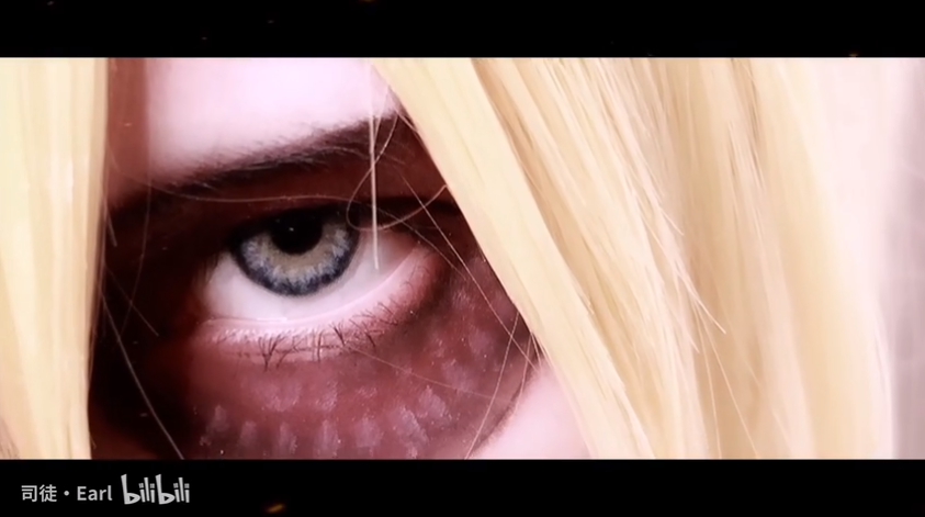 100%還原！正妹仿妝《進擊的巨人》「亞妮」　網嚇歪：上半身沒穿