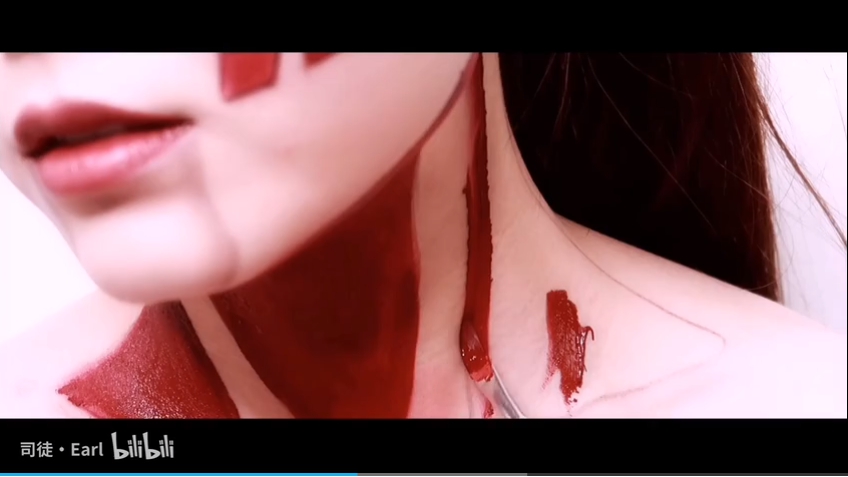 100%還原！正妹仿妝《進擊的巨人》「亞妮」　網嚇歪：上半身沒穿