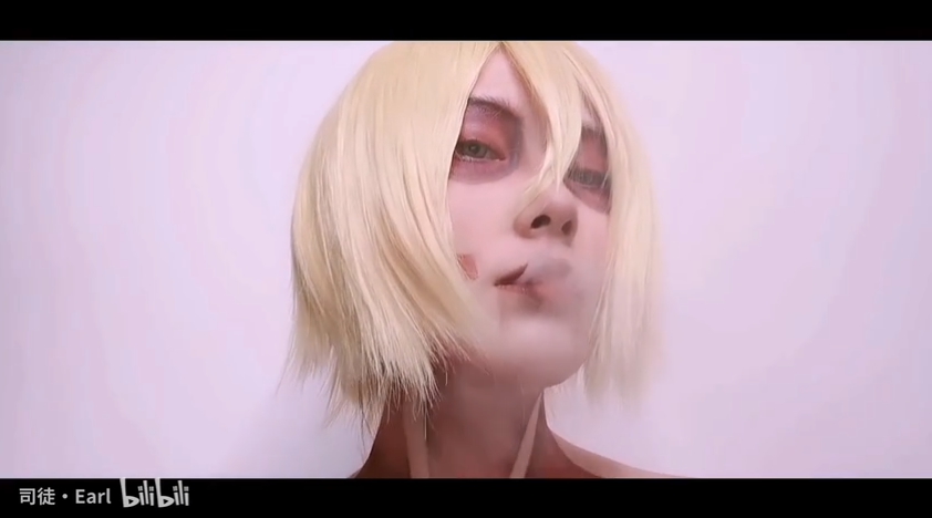 100%還原！正妹仿妝《進擊的巨人》「亞妮」　網嚇歪：上半身沒穿