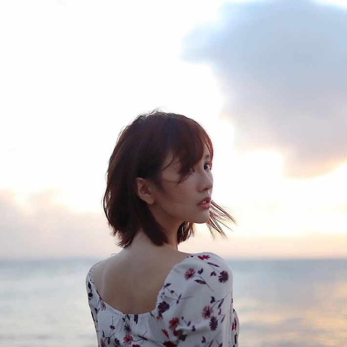 修很大?E級女星曬照驚見「手臂無限延伸」 網:魯夫是你?