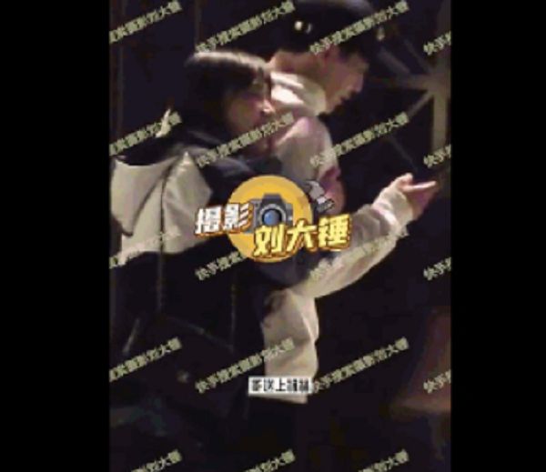 《小確幸》唐曉天爆「秘戀經紀人」！酒後親密互動全被拍　網崩潰：怎麼不是邢菲