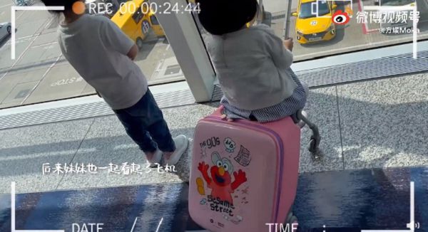 探班郭富城?方媛帶女兒「搭經濟艙」飛上海 網讚:最低調天王嫂